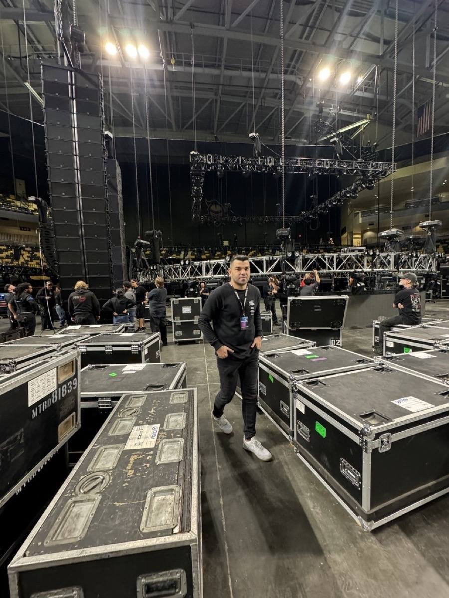 Léo Neves na montagem da Addition Arena